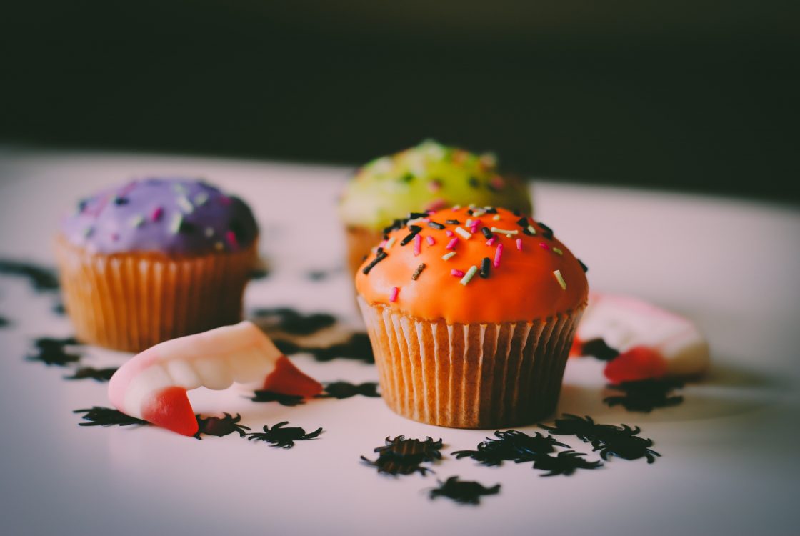 Des muffins colorés aux couleurs d’Halloween.